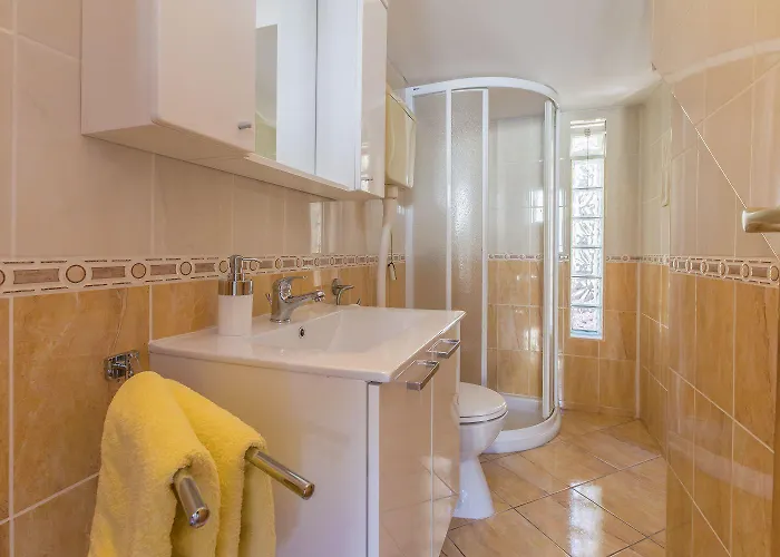 Nur 100 Meter Zum Sandstrand Mit Mediterranem Garten Prázdninový dům Crikvenica