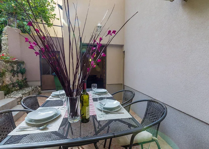 Nur 100 Meter Zum Sandstrand Mit Mediterranem Garten Crikvenica