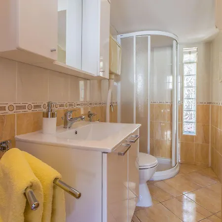 Nur 100 Meter Zum Sandstrand Mit Mediterranem Garten Hébergement de vacances Crikvenica