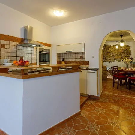 Nur 100 Meter Zum Sandstrand Mit Mediterranem Garten * Crikvenica