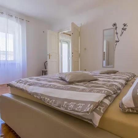 Nur 100 Meter Zum Sandstrand Mit Mediterranem Garten