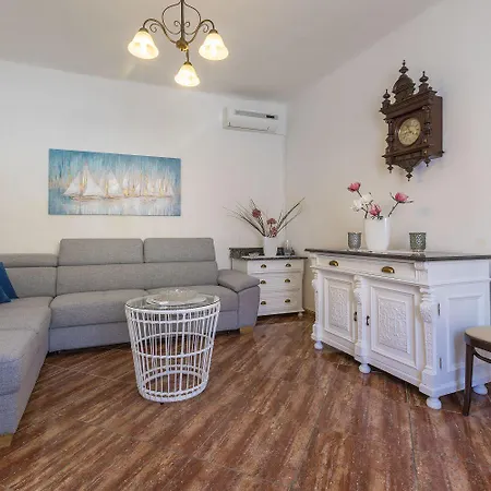 Hébergement de vacances Nur 100 Meter Zum Sandstrand Mit Mediterranem Garten *