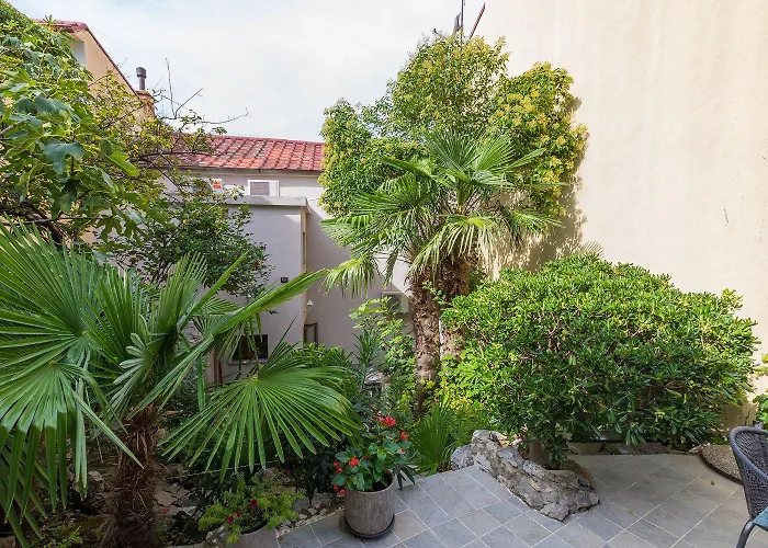 Nur 100 Meter Zum Sandstrand Mit Mediterranem Garten Semesterbostad *
